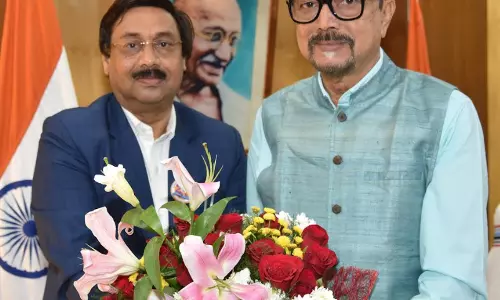 राज्यपाल डेका से विधानसभा सचिव शर्मा ने की सौजन्य भेंट