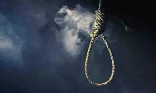 Ameenpur में तकनीकी दंपत्ति फंदे से लटके मिले