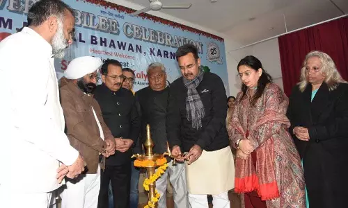 Haryana : नरवाना में सड़क पर सीवेज का पानी भर गया Haryana : नरवाना में सड़क पर सीवेज का पानी भर गया