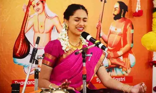 Hyderabad: सैन डिएगो की हासिनी ने कर्नाटक संगीत की प्रस्तुति से मंत्रमुग्ध किया Hyderabad: सैन डिएगो की हासिनी ने कर्नाटक संगीत की प्रस्तुति से मंत्रमुग्ध किया