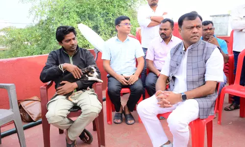 मुकेश चंद्राकर के भाई से पीसीसी चीफ दीपक बैज ने की मुलाकात