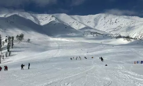 खेलो इंडिया विंटर गेम्स के लिए Gulmarg में तैयारियां जारी खेलो इंडिया विंटर गेम्स के लिए Gulmarg में तैयारियां जारी