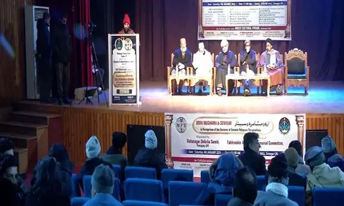 Srinagar में उर्दू मुशायरा और सेमिनार आयोजित