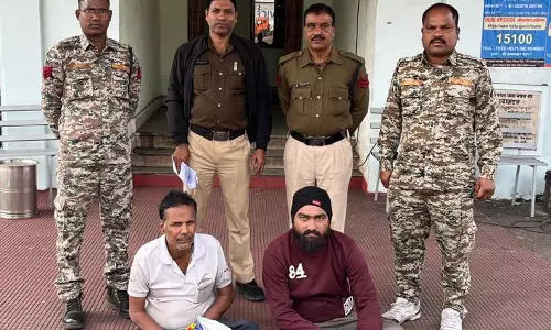 ढाबा सहित कई जगहों में पुलिस की रेड, महुआ और अंग्रेजी शराब जब्त
