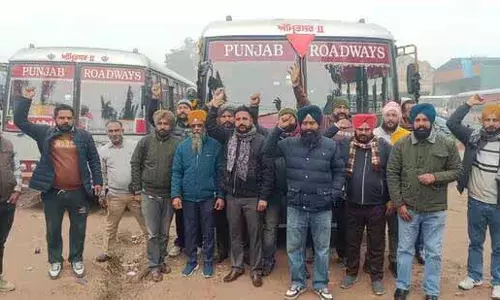 Punjab रोडवेज और पीआरटीसी के संविदा कर्मचारियों की हड़ताल शुरू, यात्री फंसे रहे Punjab रोडवेज और पीआरटीसी के संविदा कर्मचारियों की हड़ताल शुरू, यात्री फंसे रहे