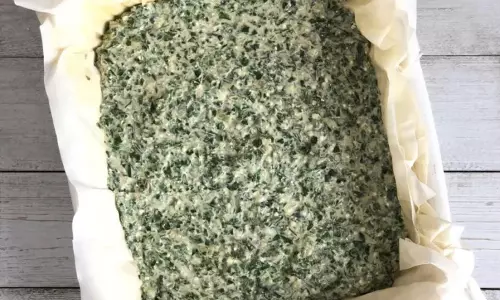स्प्रिंग ग्रीन्स स्पानाकोपीटा रेसिपी
