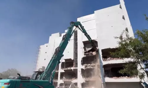 Hyderabad: HYDRAA ने अयप्पा सोसाइटी में अवैध इमारत को ध्वस्त किया
