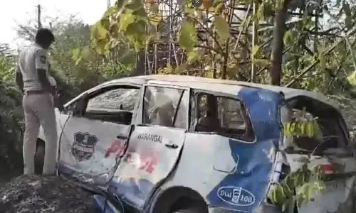तेलंगाना में Dy CM Bhatti के काफिले का पुलिस वाहन पलटा