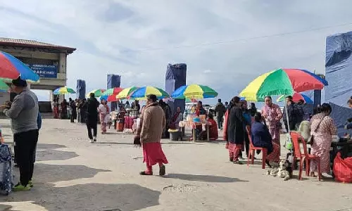 Darjeeling: भविष्यवादी प्रयास के तहत सात मंजिला पार्किंग प्लाजा की छत पर रविवारीय हाट