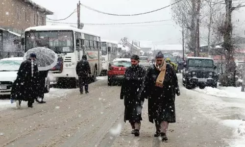 Kashmir में ताजा बर्फबारी Kashmir में ताजा बर्फबारी