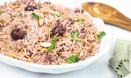 एक बर्तन में मेमने और चेरी का पुलाव बनाने की विधि