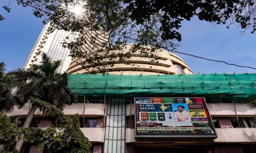 Sensex and Nifty में 1.5 फीसदी से ज्यादा की गिरावट Sensex and Nifty में 1.5 फीसदी से ज्यादा की गिरावट