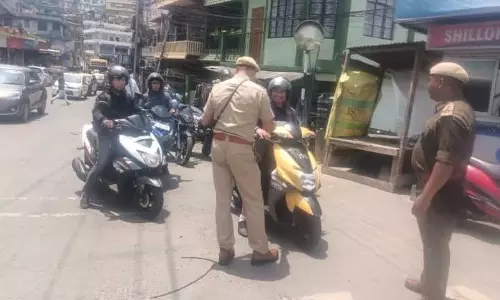 Meghalaya : शिलांग पुलिस ने शहर की सड़कों पर लापरवाह Meghalaya : शिलांग पुलिस ने शहर की सड़कों पर लापरवाह