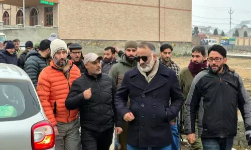 Jammu: सागर ने हजरतबल खंड में विकास कार्यों की समीक्षा की