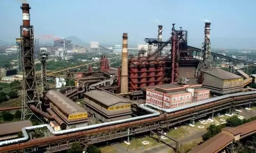 VSP कर्मचारियों ने सेल के साथ विलय के लिए रैली निकाली, नियमित वेतन भुगतान की मांग VSP कर्मचारियों ने सेल के साथ विलय के लिए रैली निकाली, नियमित वेतन भुगतान की मांग