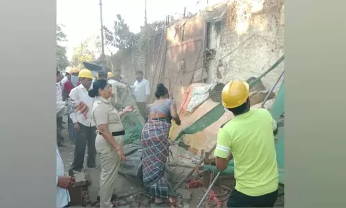 Kalyan के पास शाहद रेलवे स्टेशन क्षेत्र में फेरीवालों के खिलाफ की गई कार्रवाई