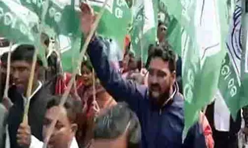 BJD ने राज्य सरकार के खिलाफ भुवनेश्वर में विशाल विरोध प्रदर्शन का किया आयोजन