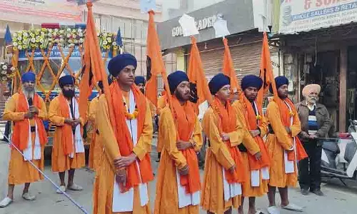 पांवटा साहिब में नगर कीर्तन ने 10वें Guru की जयंती मनाई