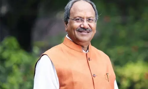 सांसद बृजमोहन अग्रवाल दिल्ली के लिए रवाना