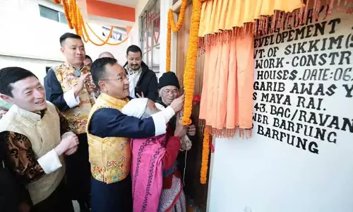 Sikkim : सीएम प्रेम सिंह तमांग ने लोअर बरफंग में वरिष्ठ नागरिकों के लिए Sikkim : सीएम प्रेम सिंह तमांग ने लोअर बरफंग में वरिष्ठ नागरिकों के लिए