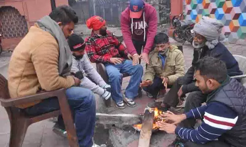 Amritsar में कोहरे के बाद हल्की बारिश Amritsar में कोहरे के बाद हल्की बारिश