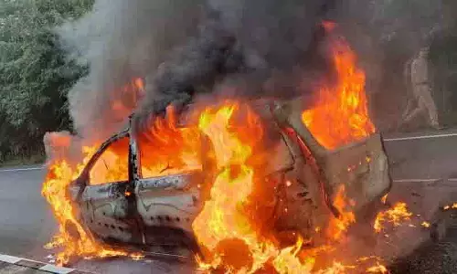 CNG कार में आग लगने से कार चला रहे व्यक्ति की जलकर मौत
