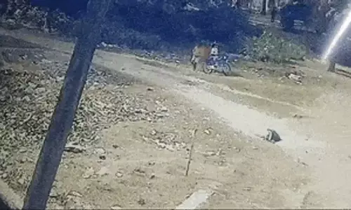 West Bengal के कालियाचक में विस्फोट में दो बच्चे घायल, पुलिस जांच में जुटी West Bengal के कालियाचक में विस्फोट में दो बच्चे घायल, पुलिस जांच में जुटी