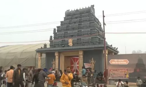 Maha Kumbh 2025: भक्तों के लिए बनाए गए तिरुपति बालाजी गोपुरम शैली के पंडाल