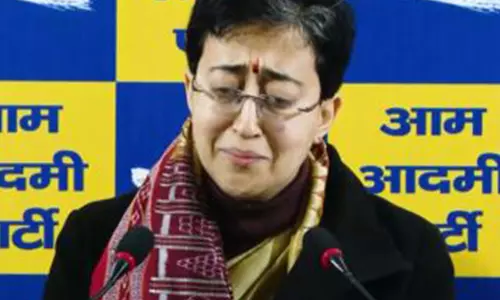 दिल्ली की CM आतिशी रो पड़ीं, बिधूड़ी की टिप्पणी की आलोचना की दिल्ली की CM आतिशी रो पड़ीं, बिधूड़ी की टिप्पणी की आलोचना की