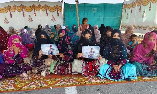 Bolan Karim के जबरन लापता होने की 12वीं बरसी पर लोगों ने पसनी में विरोध प्रदर्शन किया, रिहाई की मांग की Bolan Karim के जबरन लापता होने की 12वीं बरसी पर लोगों ने पसनी में विरोध प्रदर्शन किया, रिहाई की मांग की