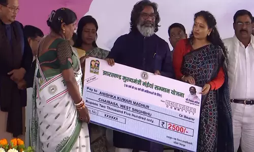 झारखंड के CM सोरेन ने मैया सम्मान योजना के तहत 2500 रुपये की पहली किस्त वितरित की