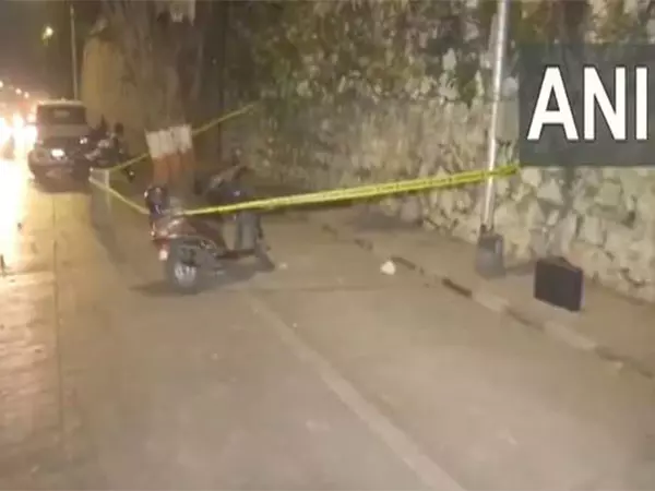 Mumbai: पी डीमेलो रोड के पास गोलीबारी में एक व्यक्ति घायल, जांच जारी Mumbai: पी डीमेलो रोड के पास गोलीबारी में एक व्यक्ति घायल, जांच जारी