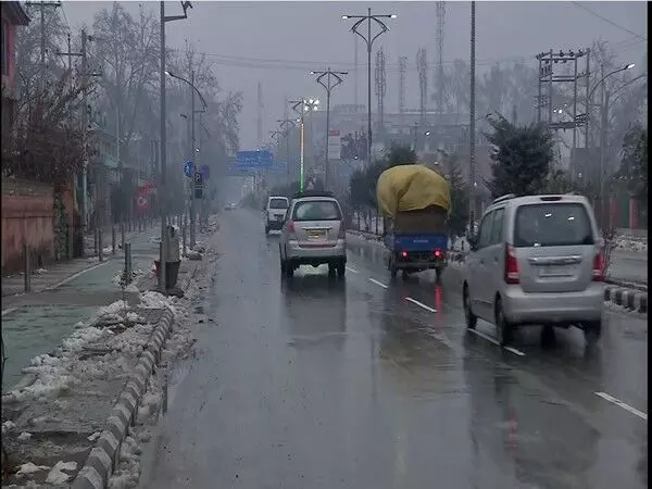 Jammu and Kashmir में ठंड का प्रकोप जारी, कुछ दिनों तक मौसम शुष्क रहेगा