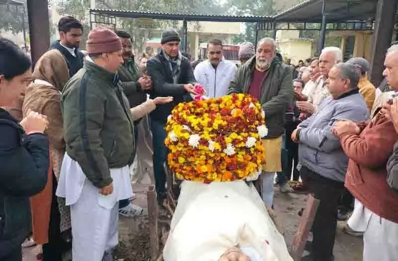 DAV नेता देव मित्तर आहूजा को सैकड़ों लोगों ने दी अंतिम श्रद्धांजलि