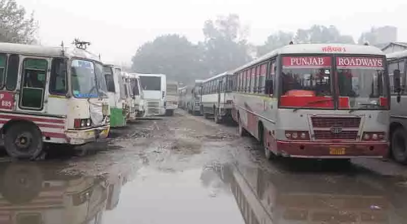 संविदा Roadways कर्मचारियों का तीन दिवसीय आंदोलन शुरू, यात्री परेशान