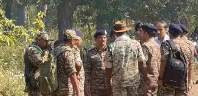 बीजापुर IED ब्लास्ट स्थल में CRPF DG