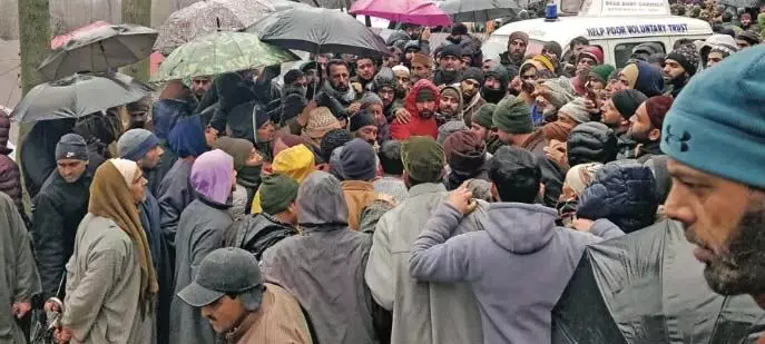 Jammu: शोकाकुल उरी गिंगल गांव ने दम घुटने से हुई मौतों को नम आंखों से अलविदा कहा