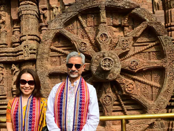 प्रवासी भारतीय दिवस से पहले Jaishankar ने सूर्य मंदिर का दौरा किया