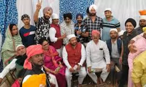 Kashmir में हर्षोल्लास के साथ मनाया गया ‘प्रकाश पर्व’