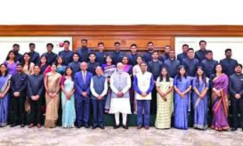 JAMMU आईएएस अधिकारी प्रशिक्षुओं ने प्रधानमंत्री से मुलाकात की