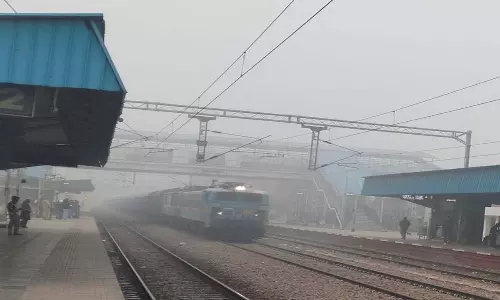 Haryana: कोहरे के कारण रेल यातायात प्रभावित