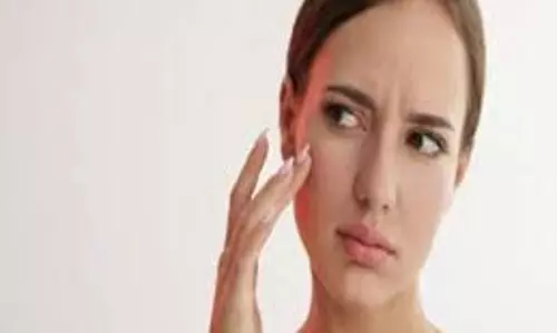 Skin Care: सर्दियों में रूखी त्वचा से हैं परेशान, तो हाइड्रेशन के लिए आजमाएं शहद और गुलाब जल से बना फेस पैक Skin Care: सर्दियों में रूखी त्वचा से हैं परेशान, तो हाइड्रेशन के लिए आजमाएं शहद और गुलाब जल से बना फेस पैक