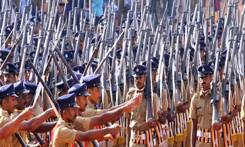 Kerala: केरल पुलिस ने पासिंग आउट परेड के लिए लैंगिक तटस्थता की शपथ ली