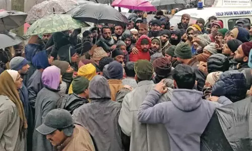 शोकाकुल उरी गिंगल गांव ने दम घुटने से हुई मौतों को नम आंखों से अलविदा कहा
