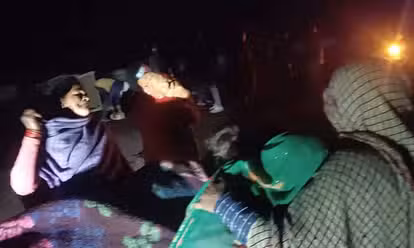 Mahoba: यूपी-एमपी सीमा विवाद में घंटों सड़क पर पड़ा रहा शव