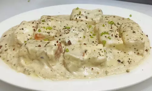 Paneer Kali Mirch: घरवालों के साथ-साथ बाहरवालों का भी दिल जीत लेती है ये खास सब्जी Paneer Kali Mirch: घरवालों के साथ-साथ बाहरवालों का भी दिल जीत लेती है ये खास सब्जी