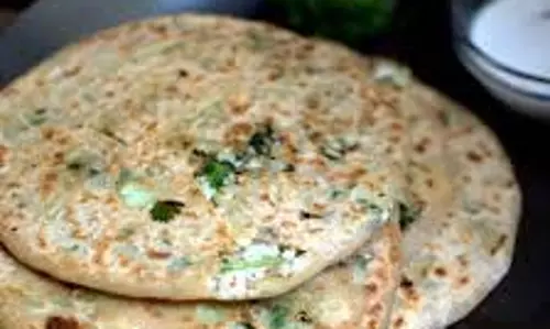 Recipe: फूलगोभी के फूल से ही नहीं बल्कि इसके डंठल से भी बनते हैं स्वादिष्ट पराठे, बस अपनाएं ये रेसिपी Recipe: फूलगोभी के फूल से ही नहीं बल्कि इसके डंठल से भी बनते हैं स्वादिष्ट पराठे, बस अपनाएं ये रेसिपी