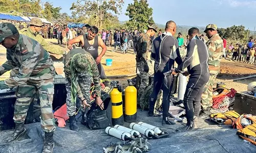 Assam: भारतीय सेना की इंजीनियर टास्क फोर्स उमरंगसो में खनिकों के बचाव प्रयासों में शामिल हुई Assam: भारतीय सेना की इंजीनियर टास्क फोर्स उमरंगसो में खनिकों के बचाव प्रयासों में शामिल हुई