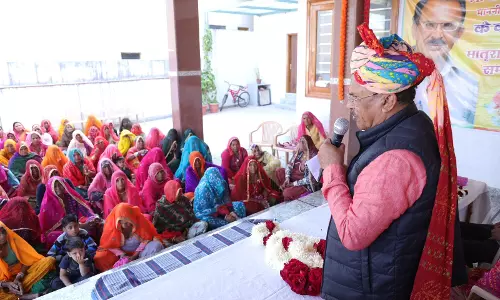 Jaipur: विधानसभा अध्यक्ष ने किया महिलाओं का सम्मान, ओढ़ाई चुनरी