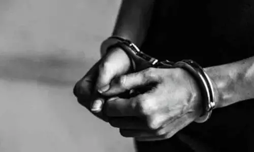Telangana: पुलिस ने वाहन बैटरी चोरी करने के आरोप में दो लोगों को गिरफ्तार किया Telangana: पुलिस ने वाहन बैटरी चोरी करने के आरोप में दो लोगों को गिरफ्तार किया
